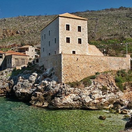 ホテル Mavromichalai Liménion エクステリア 写真
